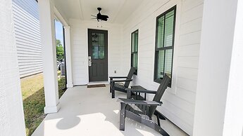 New Home 3br/2.5br w/ Kayak Access Sleeps 9