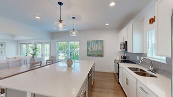 New Home 3br/2.5br w/ Kayak Access Sleeps 9