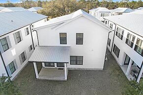 Hidden Gem! 3br/2.5ba Home/pool/near Beach/slps 10