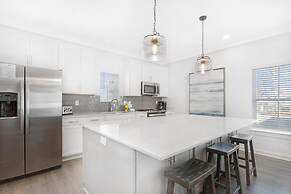 Hidden Gem! 3br/2.5ba Home/pool/near Beach/slps 10