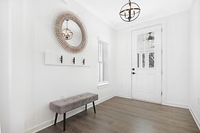 Hidden Gem! 3br/2.5ba Home/pool/near Beach/slps 10