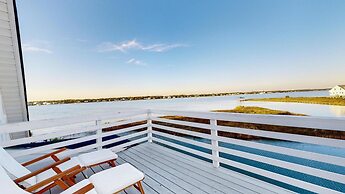 Fantastic Lagoon Views, Steps to the Beach