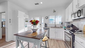 Fantastic Lagoon Views, Steps to the Beach