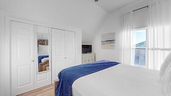 Fantastic Lagoon Views, Steps to the Beach