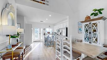 Fantastic Lagoon Views, Steps to the Beach