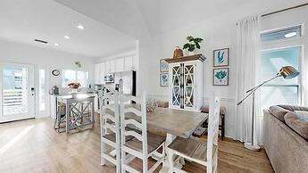 Fantastic Lagoon Views, Steps to the Beach