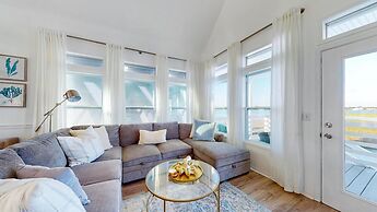 Fantastic Lagoon Views, Steps to the Beach