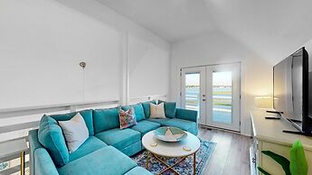 Fantastic Lagoon Views, Steps to the Beach