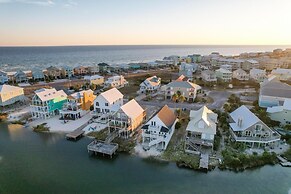 Fantastic Lagoon Views, Steps to the Beach