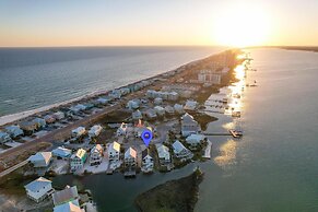 Fantastic Lagoon Views, Steps to the Beach