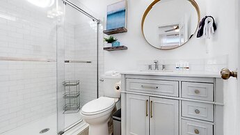 Fantastic Lagoon Views, Steps to the Beach