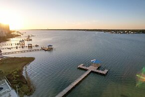 Fantastic Lagoon Views, Steps to the Beach