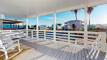 Fantastic Lagoon Views, Steps to the Beach