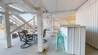 Fantastic Lagoon Views, Steps to the Beach