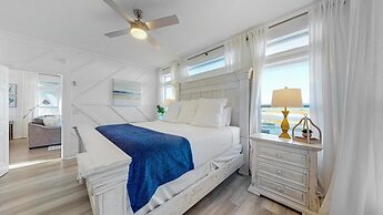 Fantastic Lagoon Views, Steps to the Beach