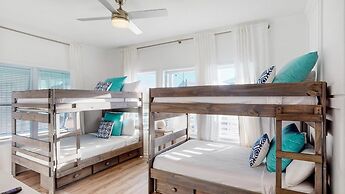 Fantastic Lagoon Views, Steps to the Beach