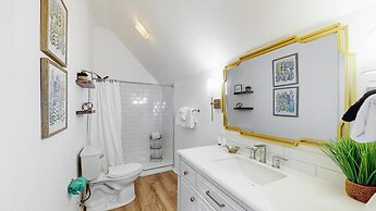 Fantastic Lagoon Views, Steps to the Beach