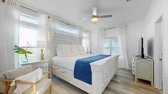 Fantastic Lagoon Views, Steps to the Beach