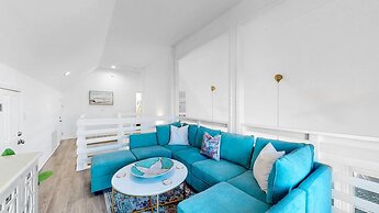 Fantastic Lagoon Views, Steps to the Beach