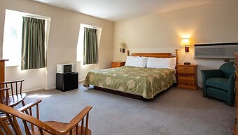 Country Squire Inn & Suites