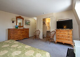 Country Squire Inn & Suites