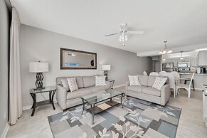 Stunning Views, 3bd/2ba w/ Private Balcony