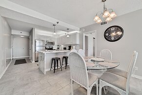 Stunning Views, 3bd/2ba w/ Private Balcony