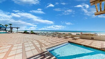 Stunning Views, 3bd/2ba w/ Private Balcony