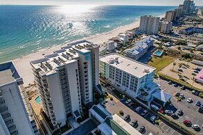 Stunning Views, 3bd/2ba w/ Private Balcony