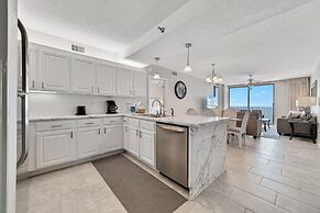 Stunning Views, 3bd/2ba w/ Private Balcony