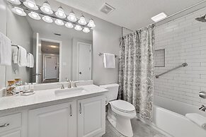 Stunning Views, 3bd/2ba w/ Private Balcony