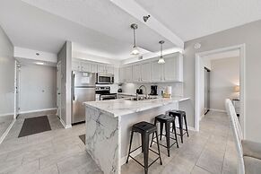 Stunning Views, 3bd/2ba w/ Private Balcony