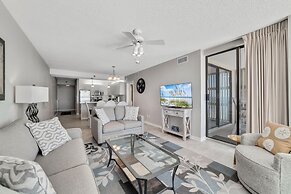 Stunning Views, 3bd/2ba w/ Private Balcony