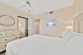 Stunning Views, 3bd/2ba w/ Private Balcony