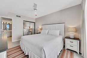 Stunning Views, 3bd/2ba w/ Private Balcony