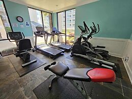 Stunning Views, 3bd/2ba w/ Private Balcony