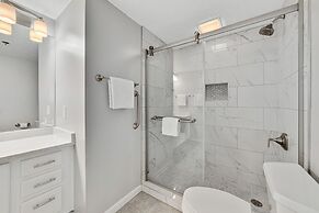 Stunning Views, 3bd/2ba w/ Private Balcony