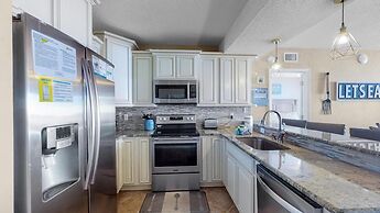 Beautiful 3br/2ba Beachfront Condo,sleeps 8