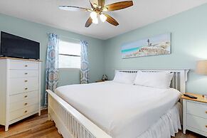 Beach View 3br/2ba W/pools Sleeps 8