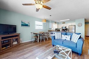 Beach View 3br/2ba W/pools Sleeps 8