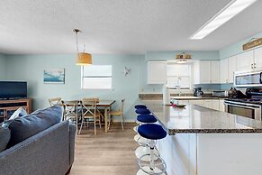 Beach View 3br/2ba W/pools Sleeps 8