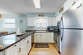 Beach View 3br/2ba W/pools Sleeps 8