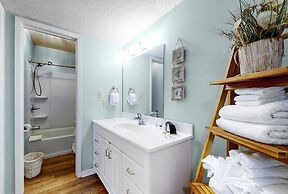 Beach View 3br/2ba W/pools Sleeps 8