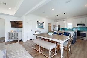 Stunning 3br/2.5ba, Pet Friendly, Sleeps 12