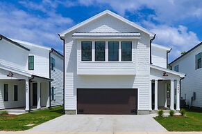 Stunning 3br/2.5ba, Pet Friendly, Sleeps 12