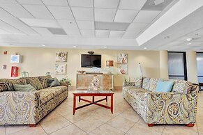 Beachfront Condo w/ View & Pool, Sleeps 8