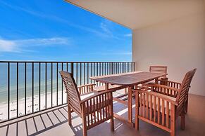 Beachfront Condo w/ View & Pool, Sleeps 8