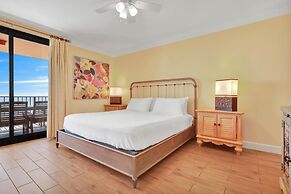 Beachfront Condo w/ View & Pool, Sleeps 8