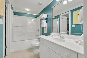 Beachfront Condo w/ View & Pool, Sleeps 8