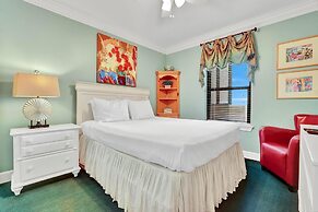 Beachfront Condo w/ View & Pool, Sleeps 8
